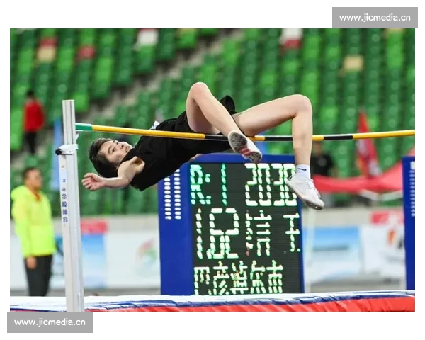 田径赛场上的速度与激情全程追踪精彩瞬动瞬间记录 - 副本 (2)